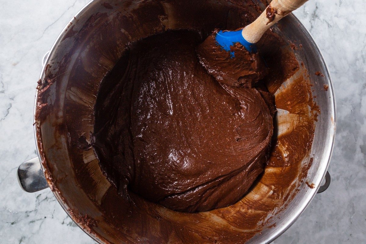 Moist Chocolate Cupcakes - Baking Envy
